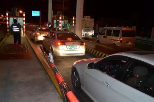 假期高速行駛攻略，看一遍絕對(duì)平安！