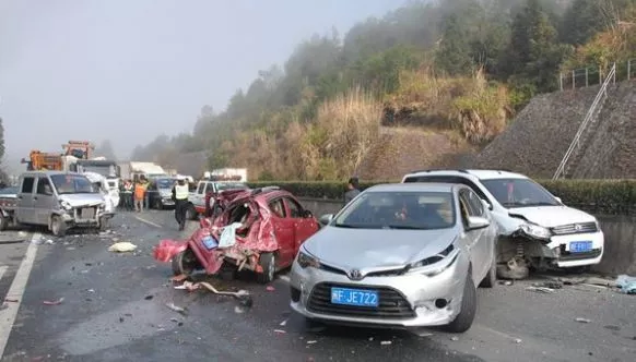 假期高速行駛攻略，看一遍絕對(duì)平安！