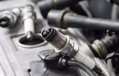 火花塞為什么一換就是4個(gè)？只換一個(gè)不行嗎