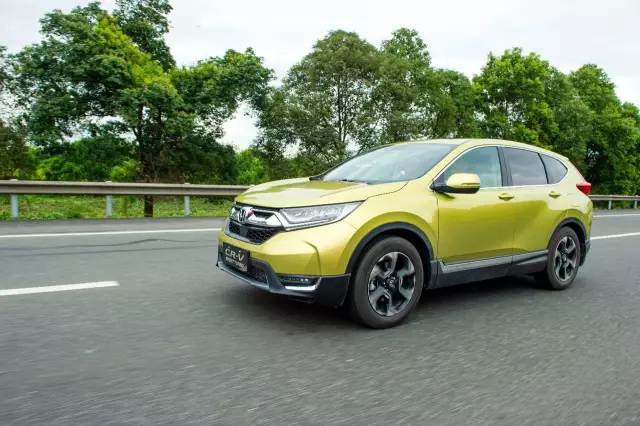 不是我追不上你，而是我們之間需要距離