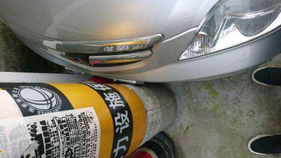 停車不敢停得靠前，那是你不知道這個(gè)竅門