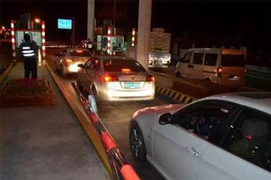 假期高速行駛攻略，看一遍絕對(duì)平安！