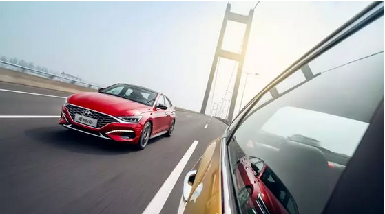 【安全駕駛】冬季開窗除霧冷颼颼，車窗起霧如何破？